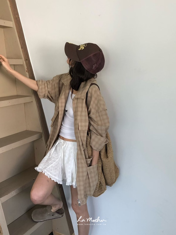 多口袋淡色格紋外套